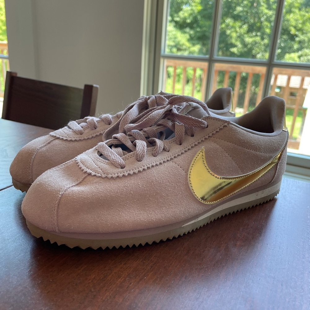 Nike Cortez size 11 Pale pink suede w gold details
